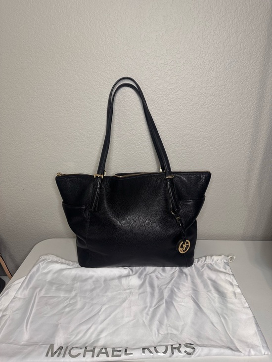 Michael Kors Handbags - Michael Kors Black Pebbled Leather Jet Set Tote Bag with Dust Bag